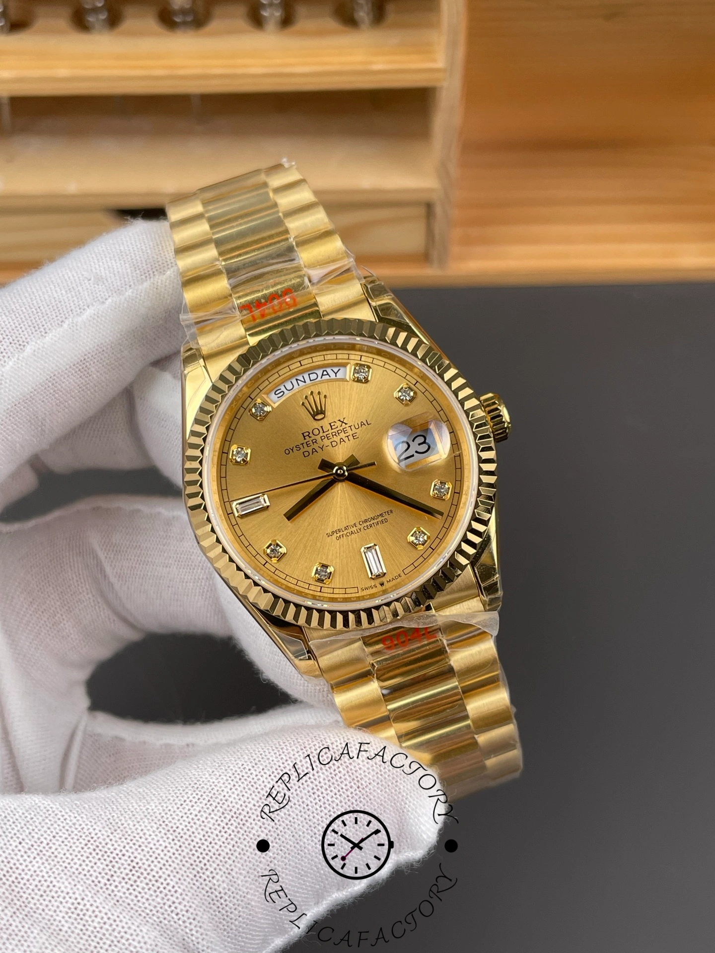 Rolex Day-Date 128238 0008 Fluted Bezel Champagne Diamond Dial 36MM Unisex Replica Watch