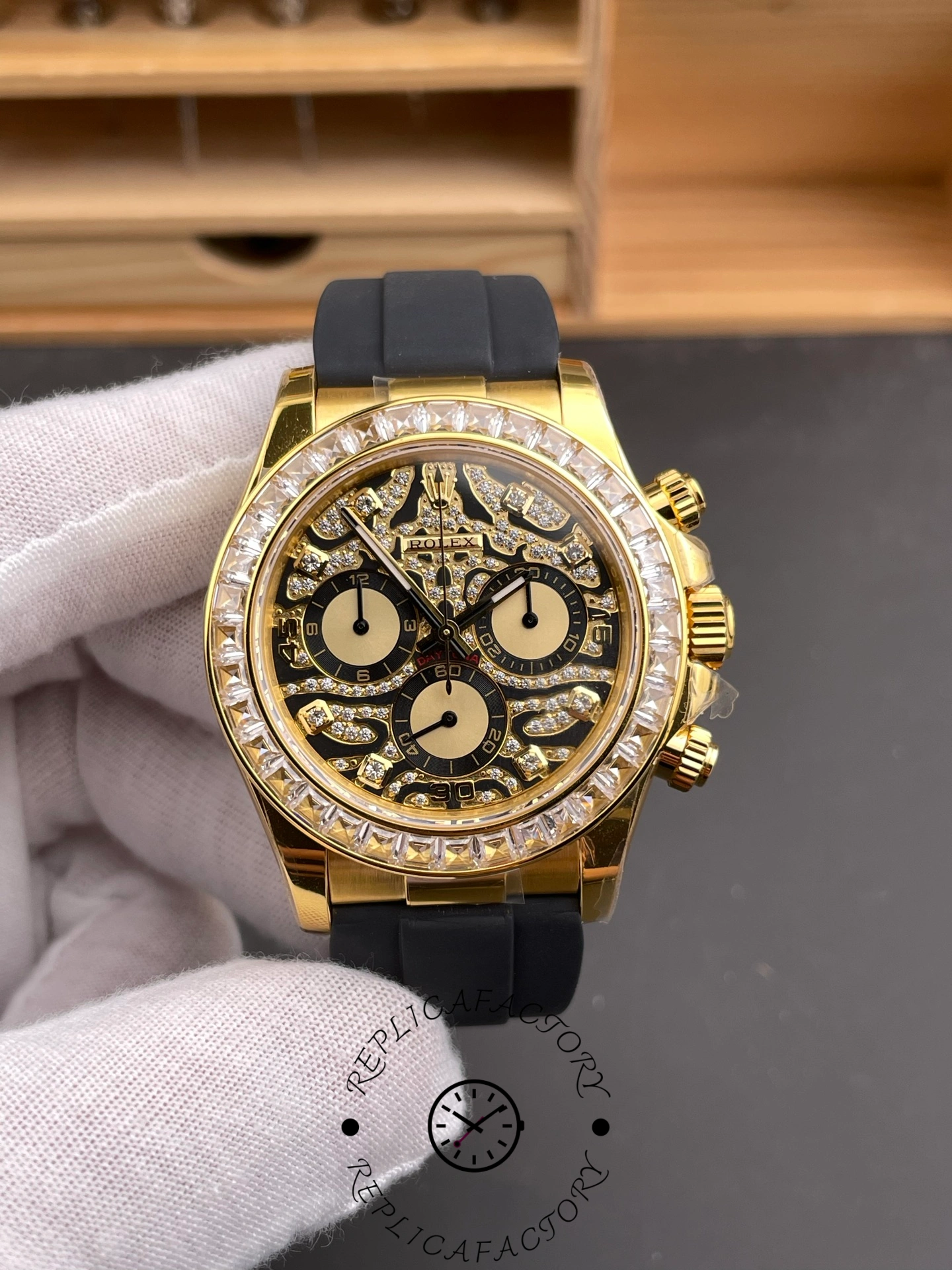 Rolex Cosmograph Daytona 116588 Yellow Gold Black Rubber Strap 40mm Mens Replica Watch