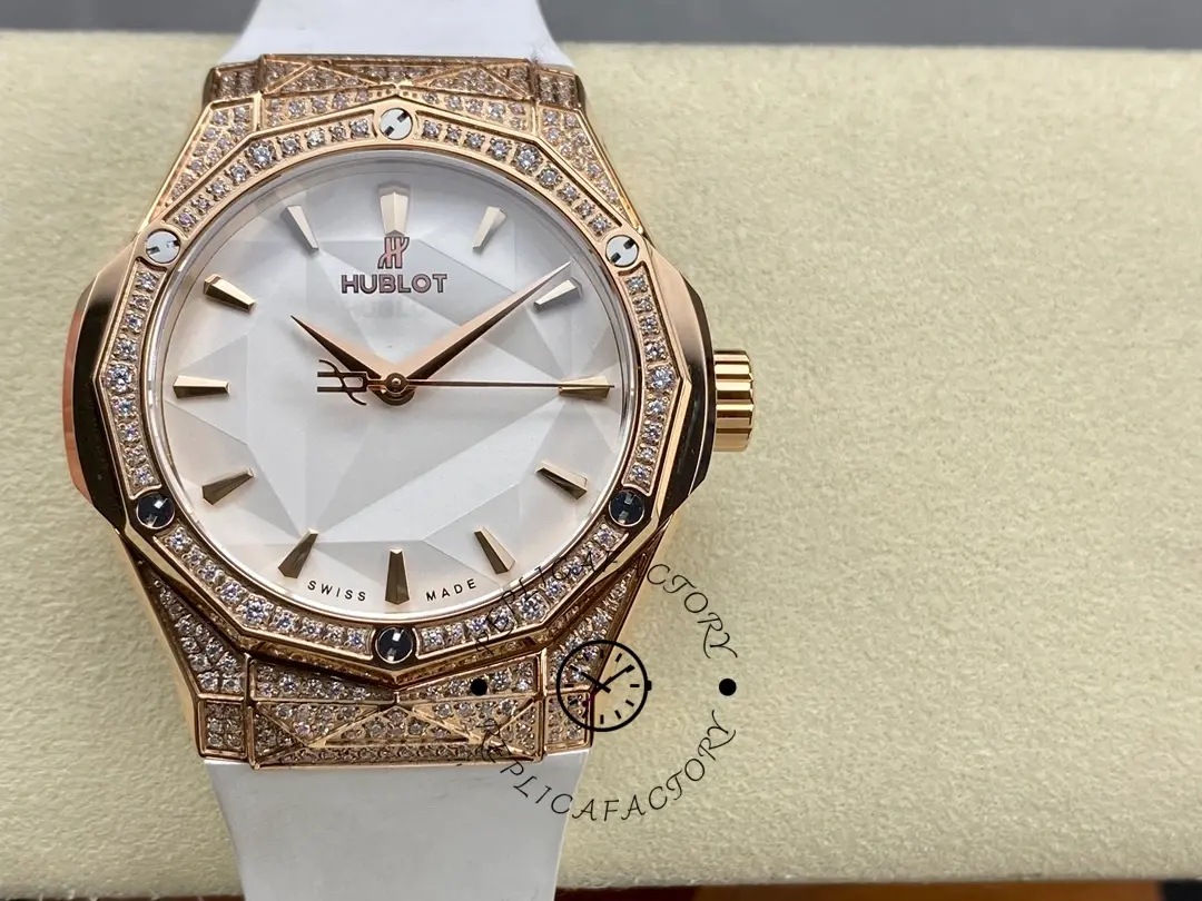 Hublot Classic Fusion 550.OS.2200.RW.1604.ORL20 40mm
