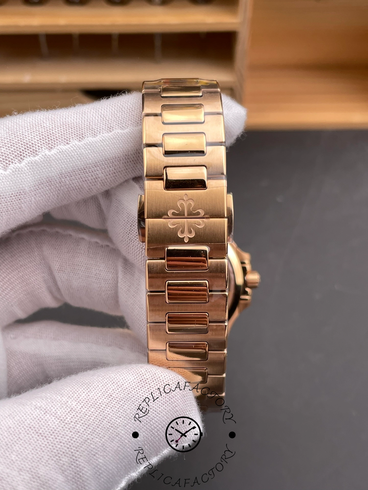 Patek Philippe Nautilus Ladies Rose Gold Gemset Bezel 7118 1300R 001