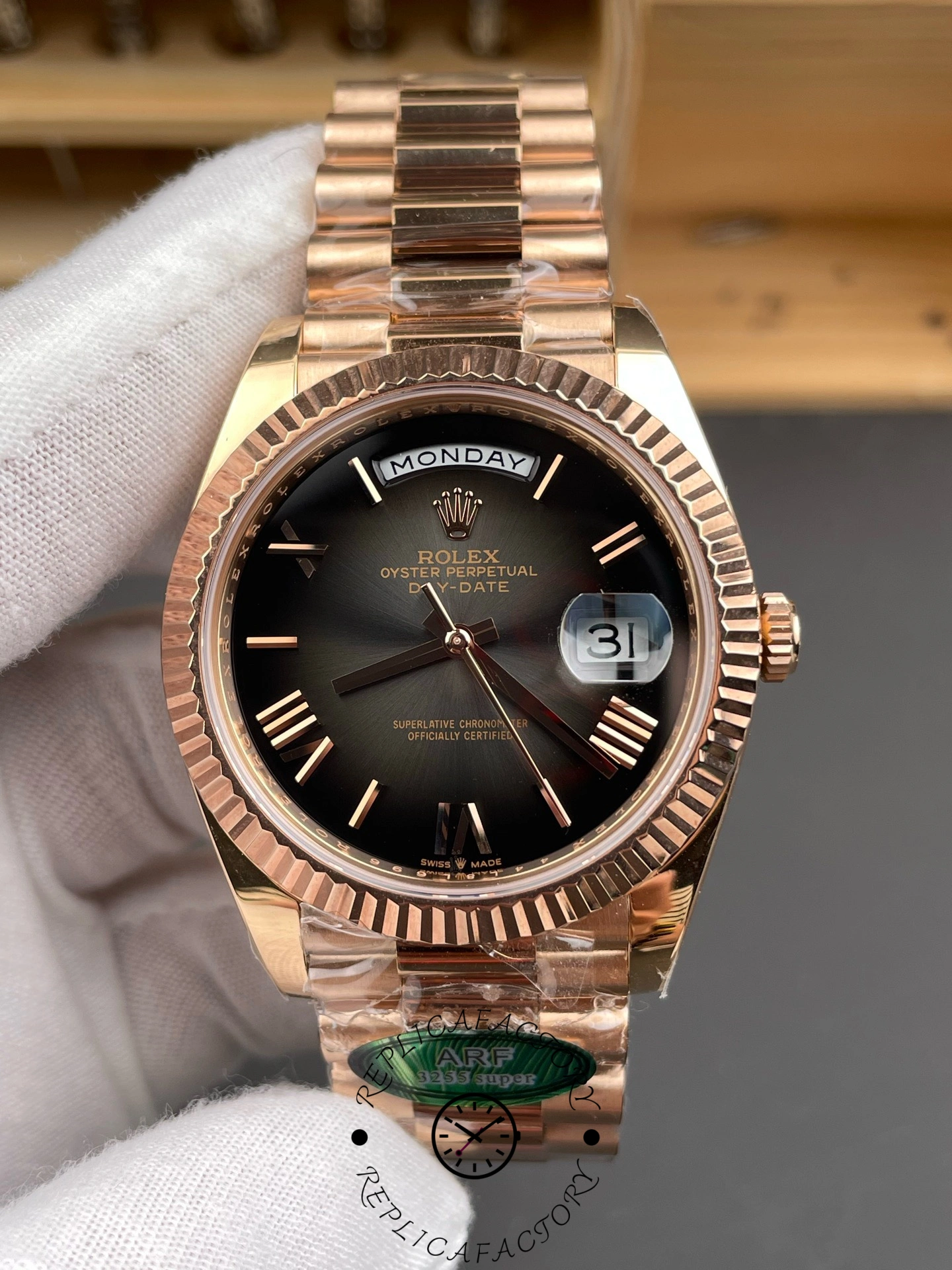 Rolex Day Date in 18 ct Everose Gold M228235 0055 40mm