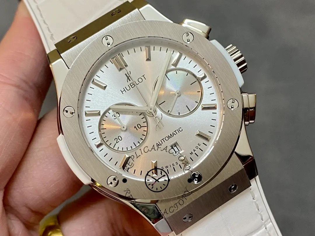 Front close-up of Hublot 521.NX.7071.LR highlighting hands, markers, and subdials.