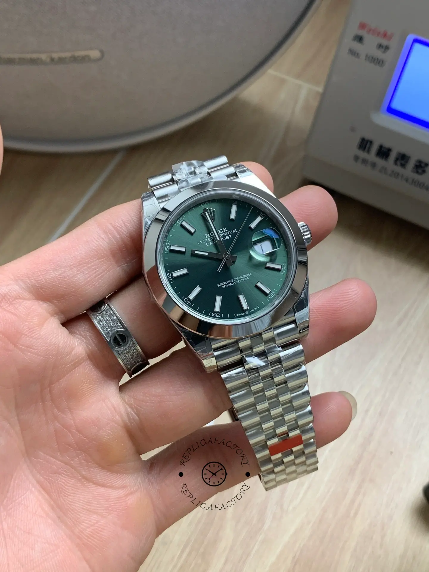 Rolex DateJust 41mm m126300 0020 Oystersteel Jubilee Mint Green Dial