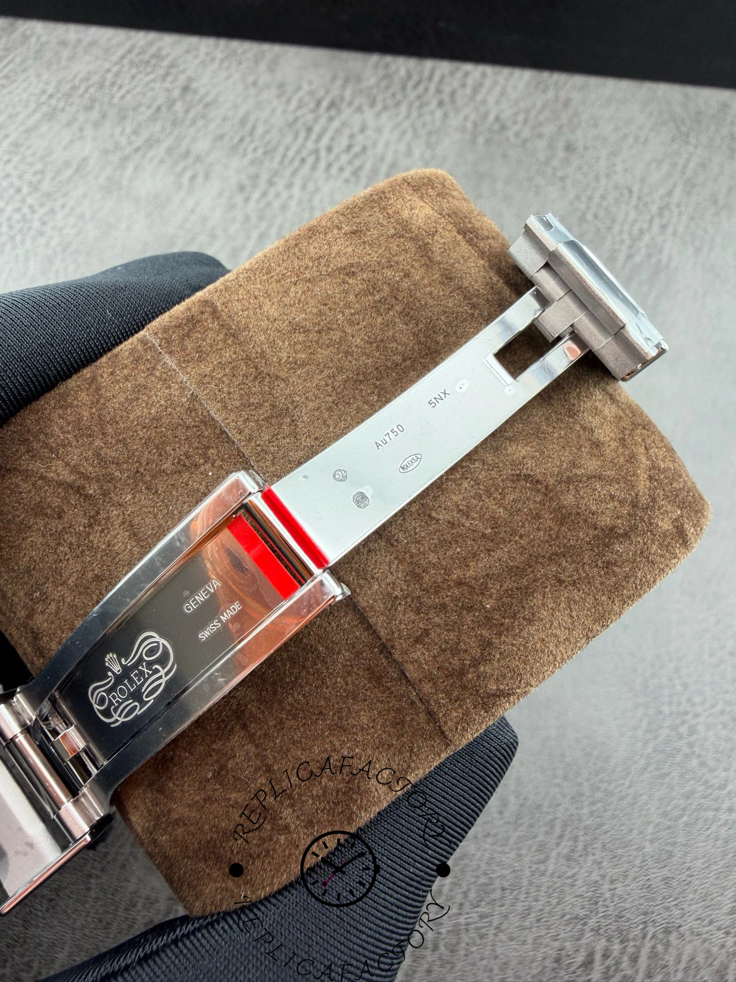 Inside clasp engraving and finishing on VS Factory Daytona replica bracelet