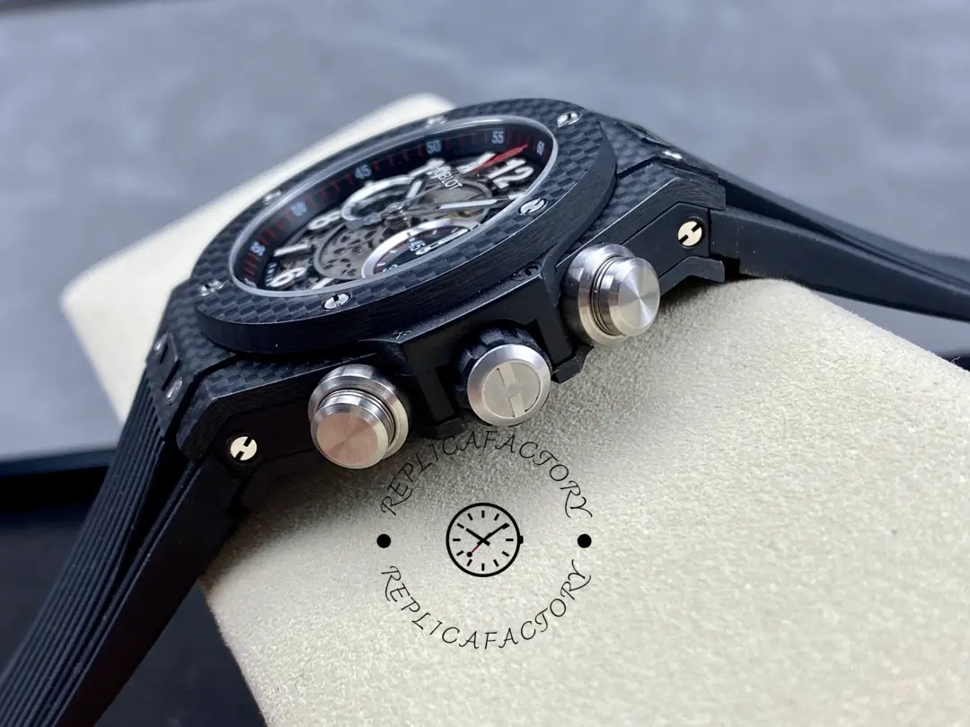 Hublot Big Bang UNICO 411.QX.1170.RX pusher-side view, crown and chronograph buttons close-up.