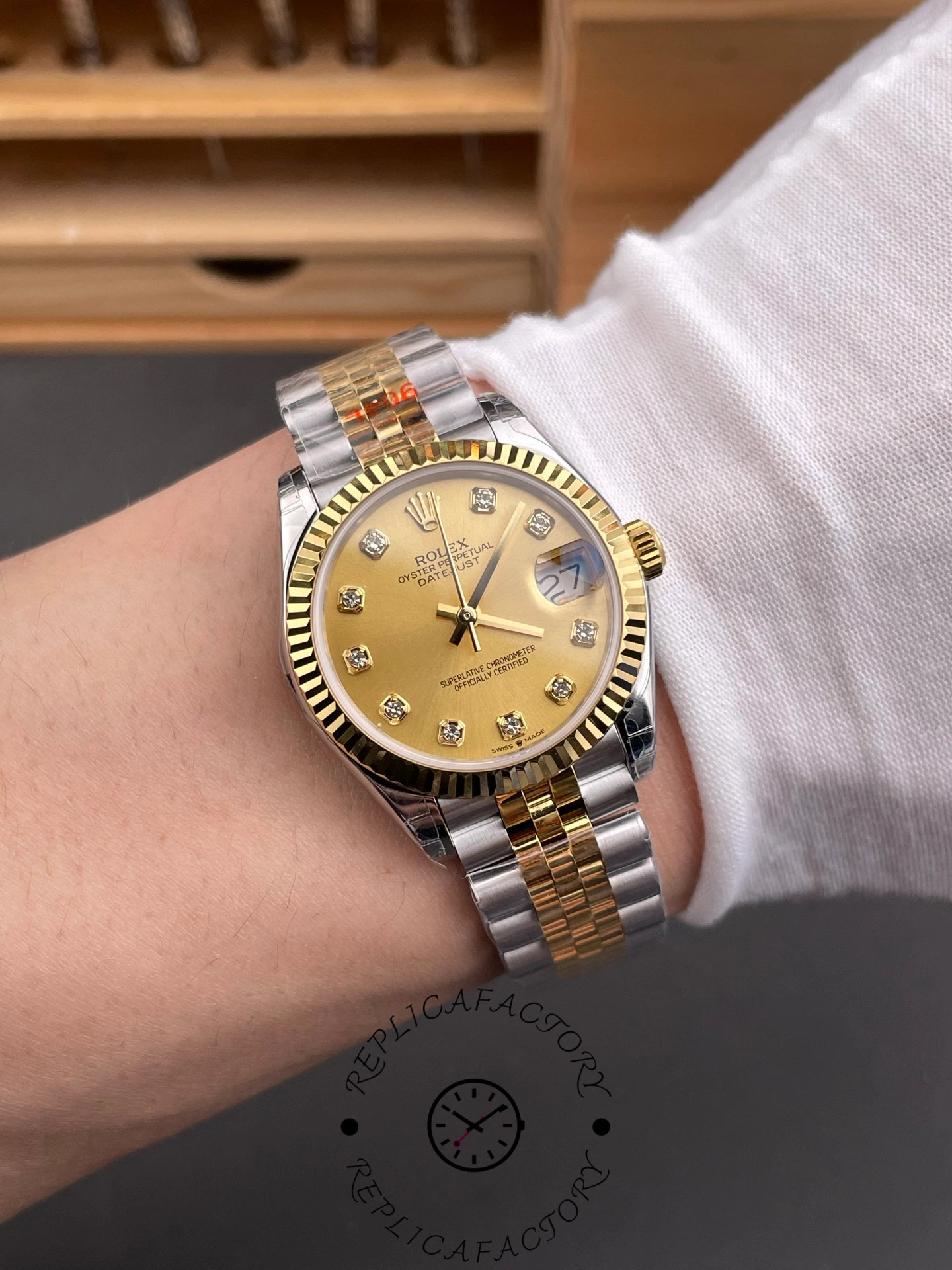 Rolex Datejust 126233 Champagne Diamond Dial Fluted Bezel 36MM Unisex Replica Watch