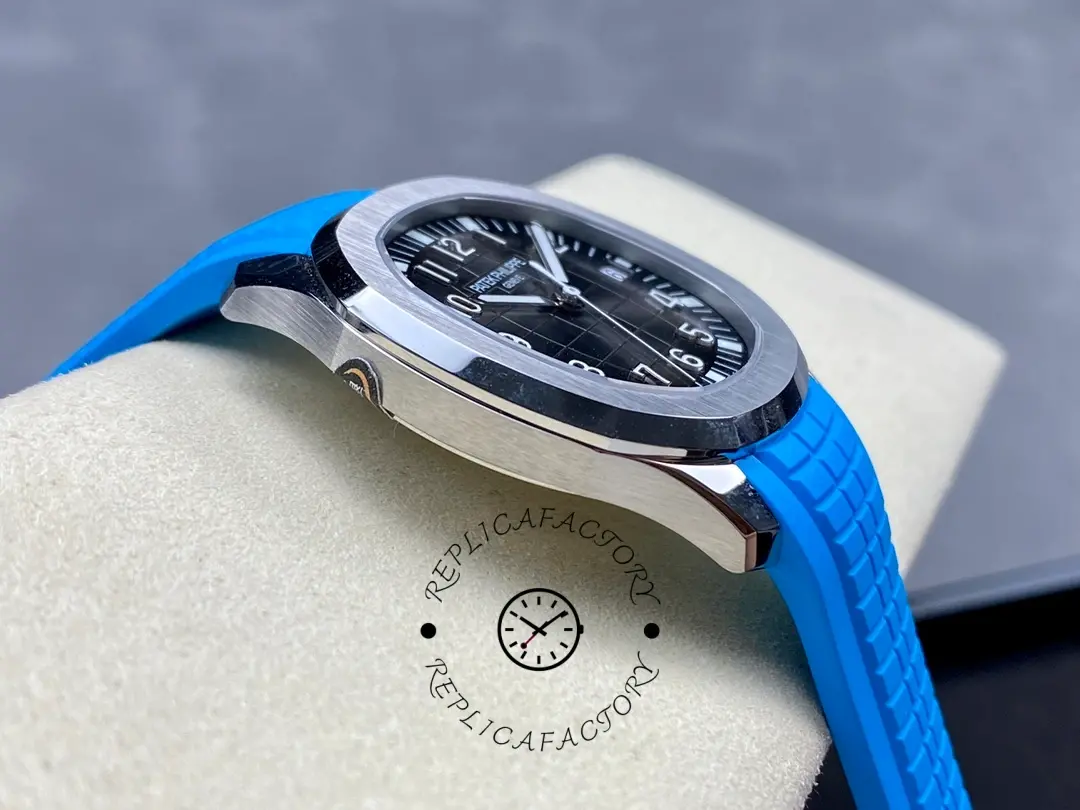 Low side view of Patek Philippe Aquanaut 5167A-001 showing bezel height and curved lugs.