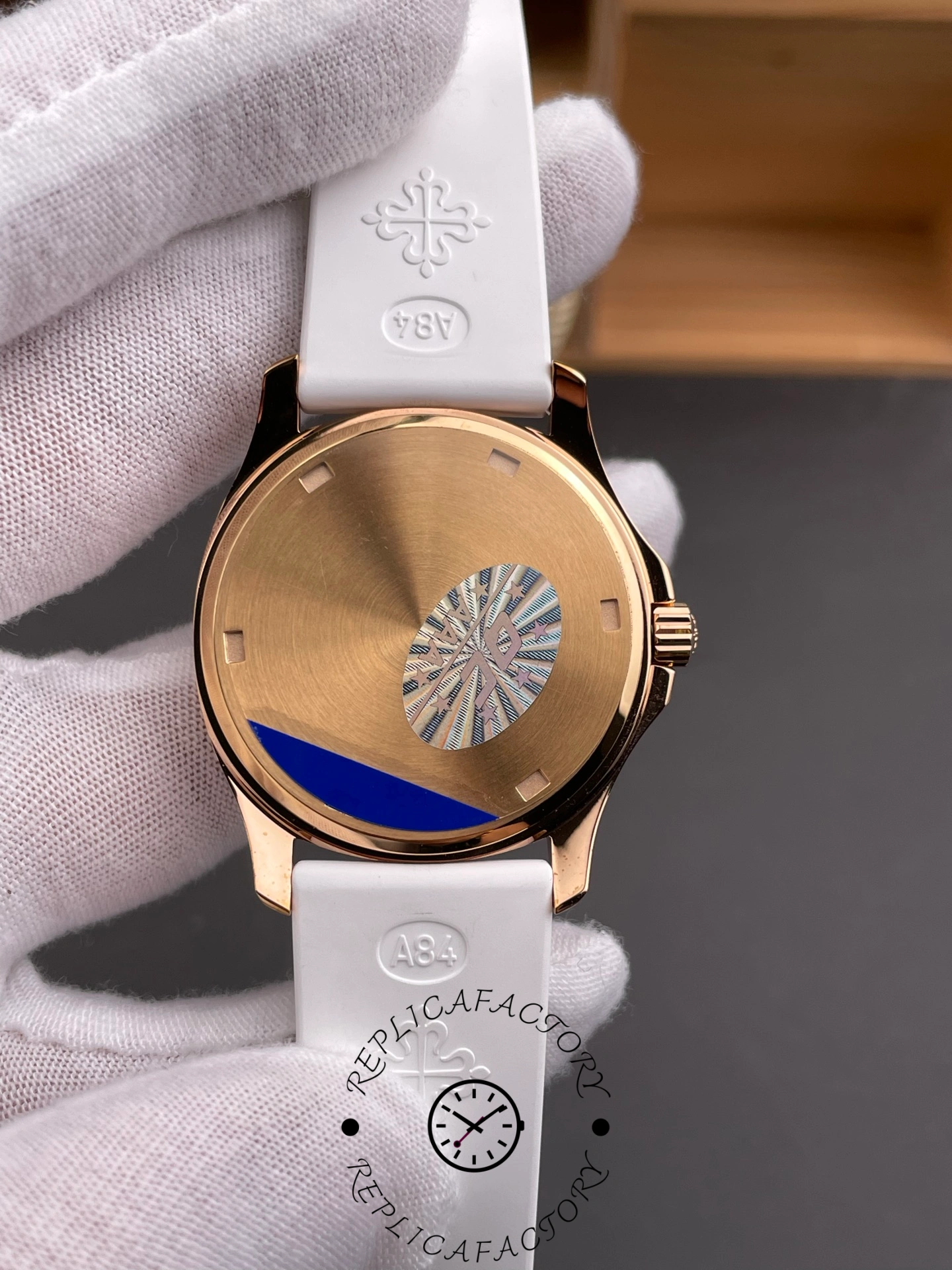 Replica Patek Philippe Aquanaut Rose Gold White Dial 5068R 010 35.6mm Lady Watch