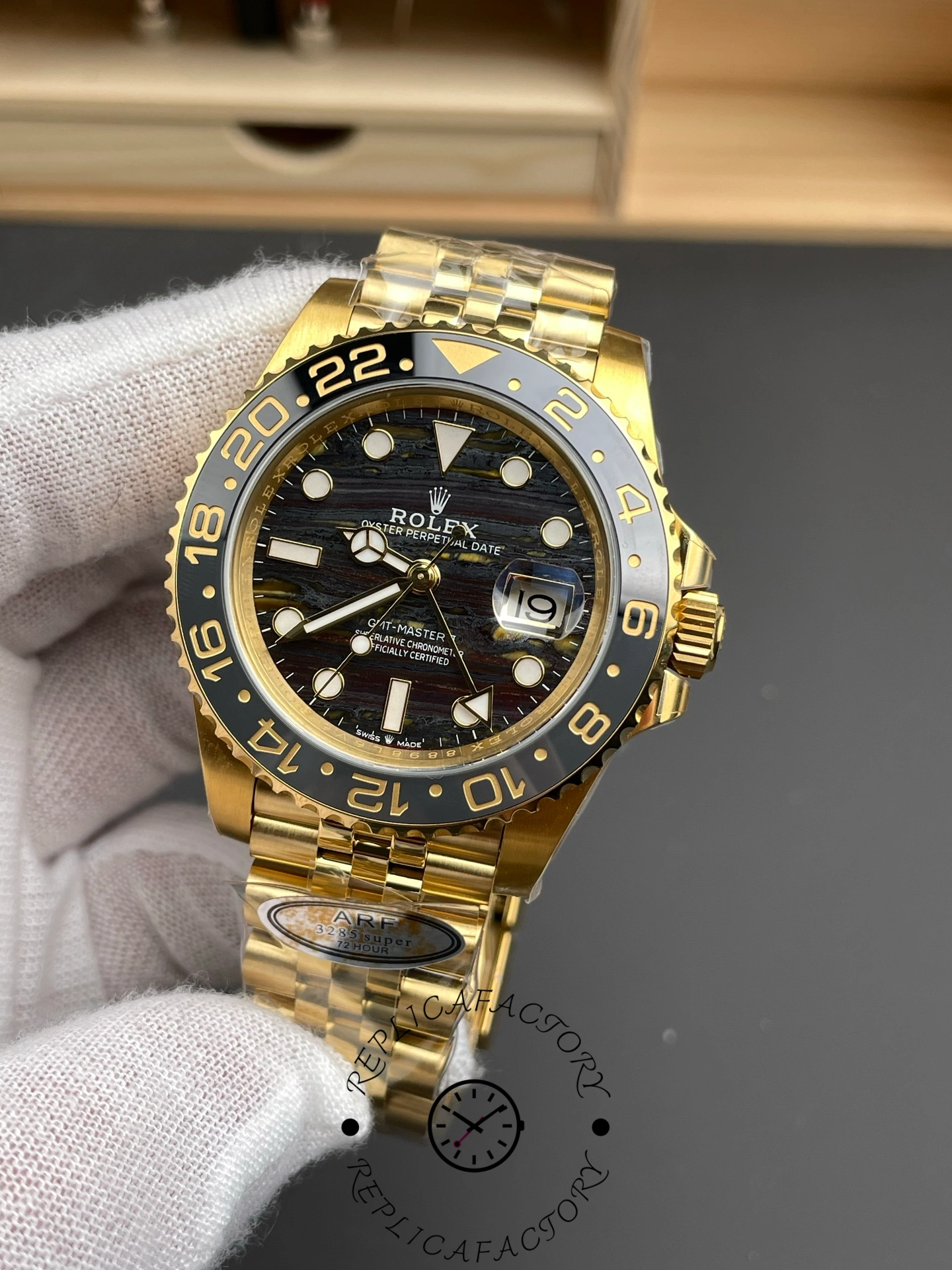 2025 Rolex GMT Master II 18 kt Yellow Gold m126718grnr 0002 40 mm Replica