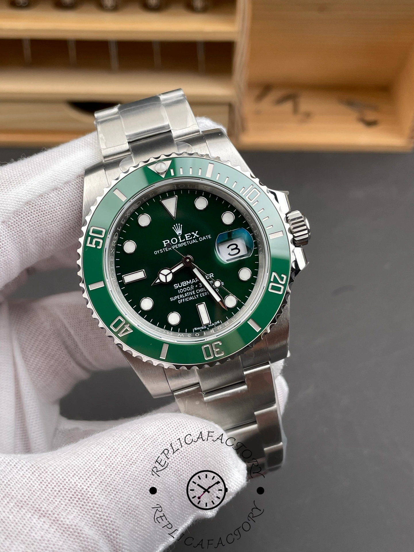 Rolex Submariner Date 116610LV Stainless Steel Oyster 40MM Green Dial Mens Replica Watch