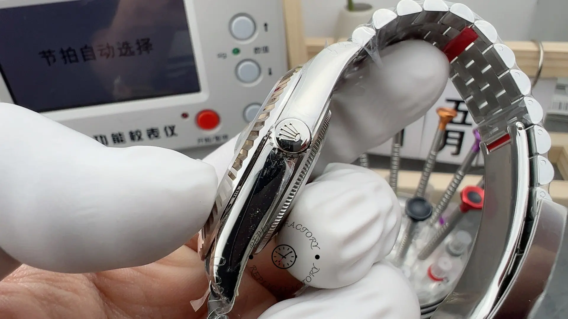 Right side profile of Rolex Datejust 41 126334-0030 showing crown with engraved Rolex logo.