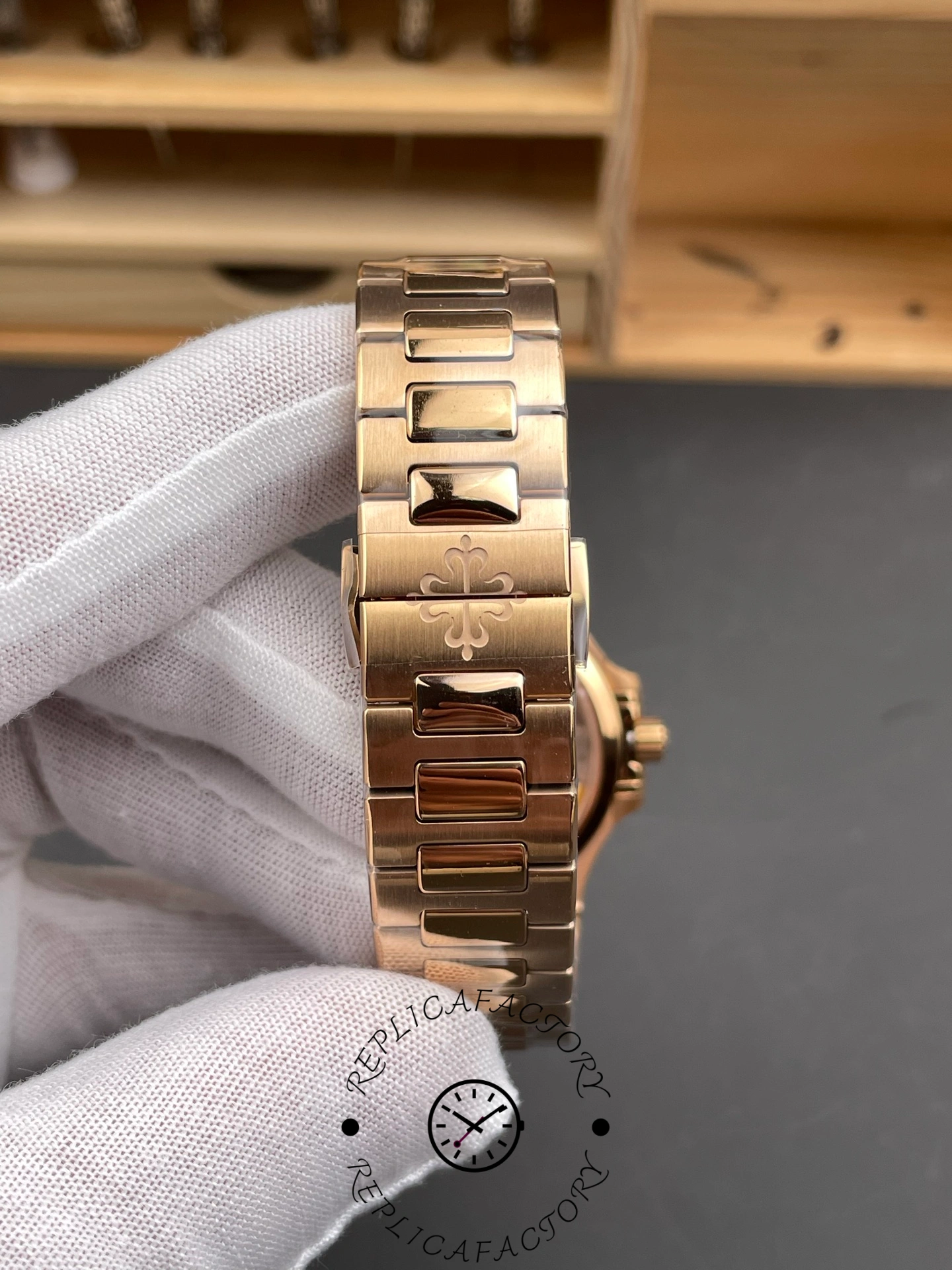 Replica Patek Philippe Nautilus 7118 1R 001 40mm Mens Watch