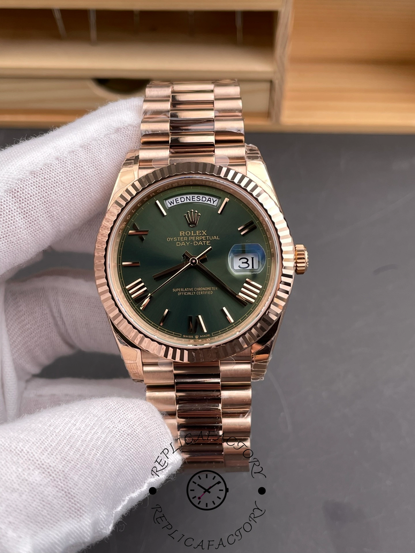 Rolex Day Date 40 18k Everose Gold Olive Green Dial m228235 0025 40mm