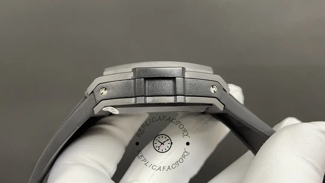 Side profile of Hublot 642.CI.0170.RX showing case flank and chronograph-style pusher silhouette.