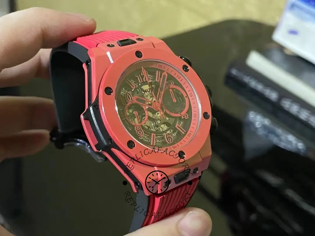 Angled side view of Hublot Big Bang Unico Red Magic Ceramic 411.CF.8513.RX showing case thickness.