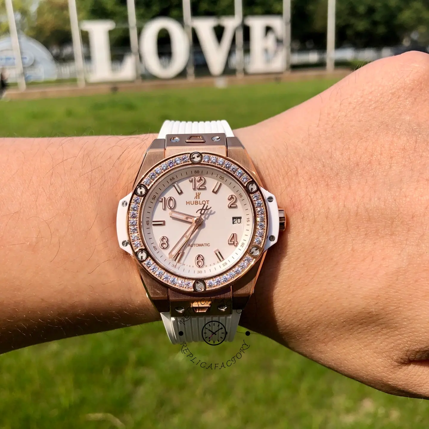 1:1 Clone Hublot Big Bang 465.OE.2080.RW.1204 One Click 39 Diamond-Set
