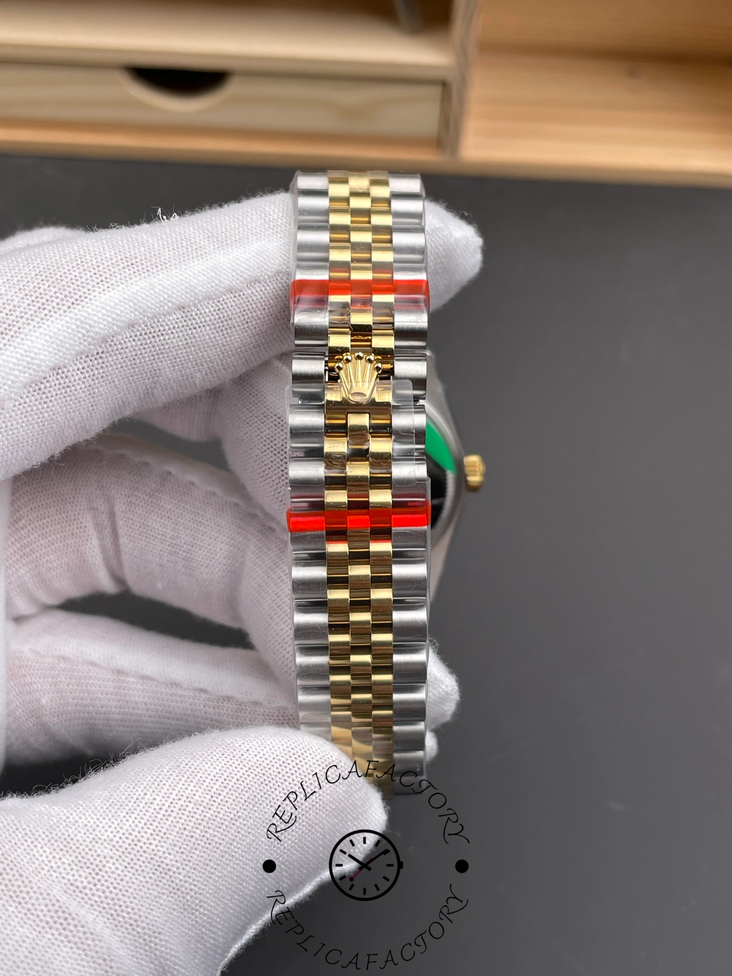 Rolex Datejust 31mm Stainless Steel and Yellow Gold 278273 0016 Green VI Roman Jubilee