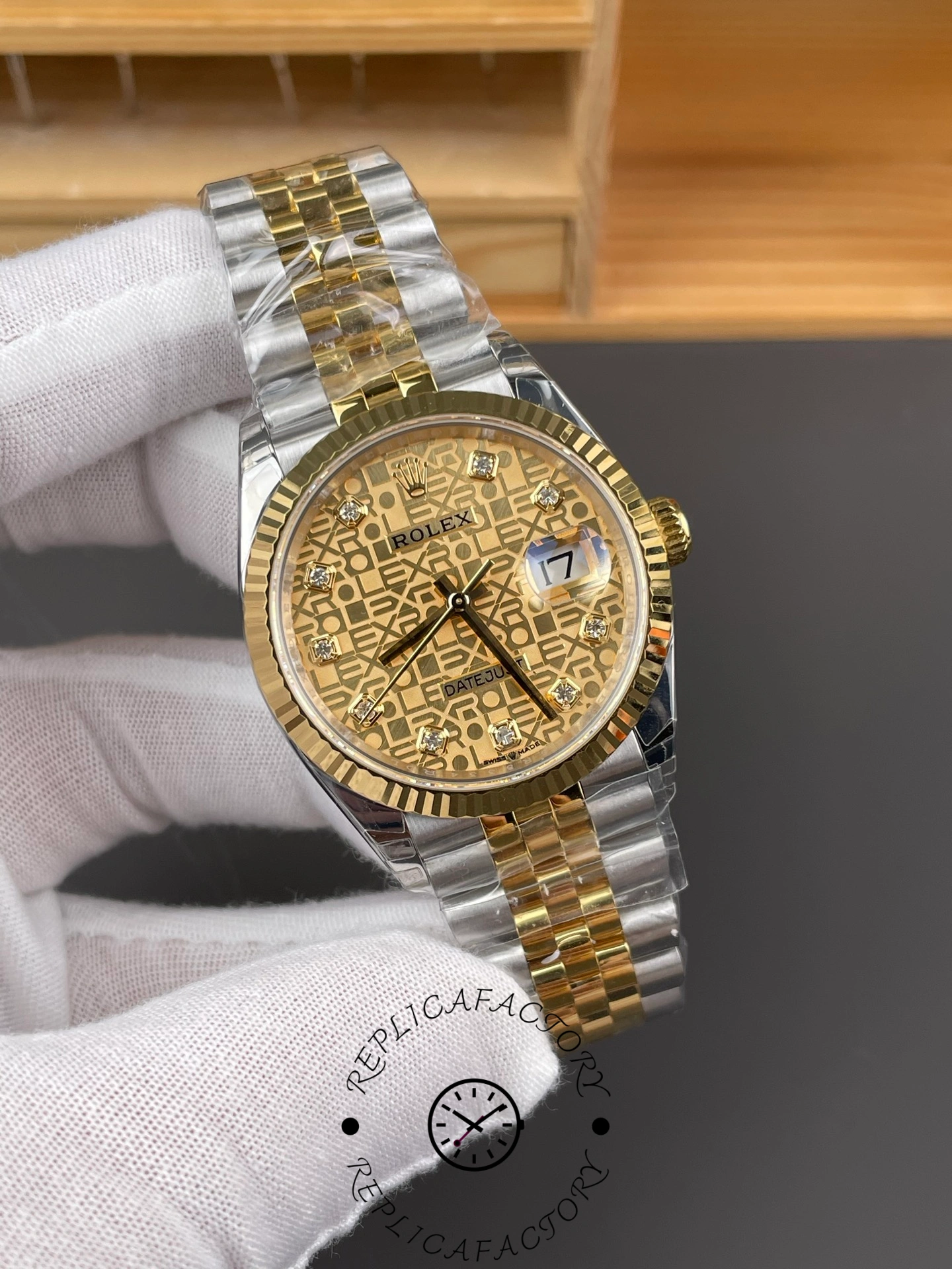 Rolex Datejust 126233 Champagne Jubilee Dial Fluted Bezel 36MM Unisex Replica Watch