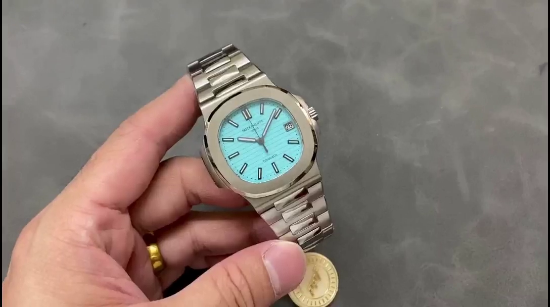 Replica Patek Philippe Nautilus 5711 1A 018 Green Dial 40mm Mens Watch - WatchesReplica.is