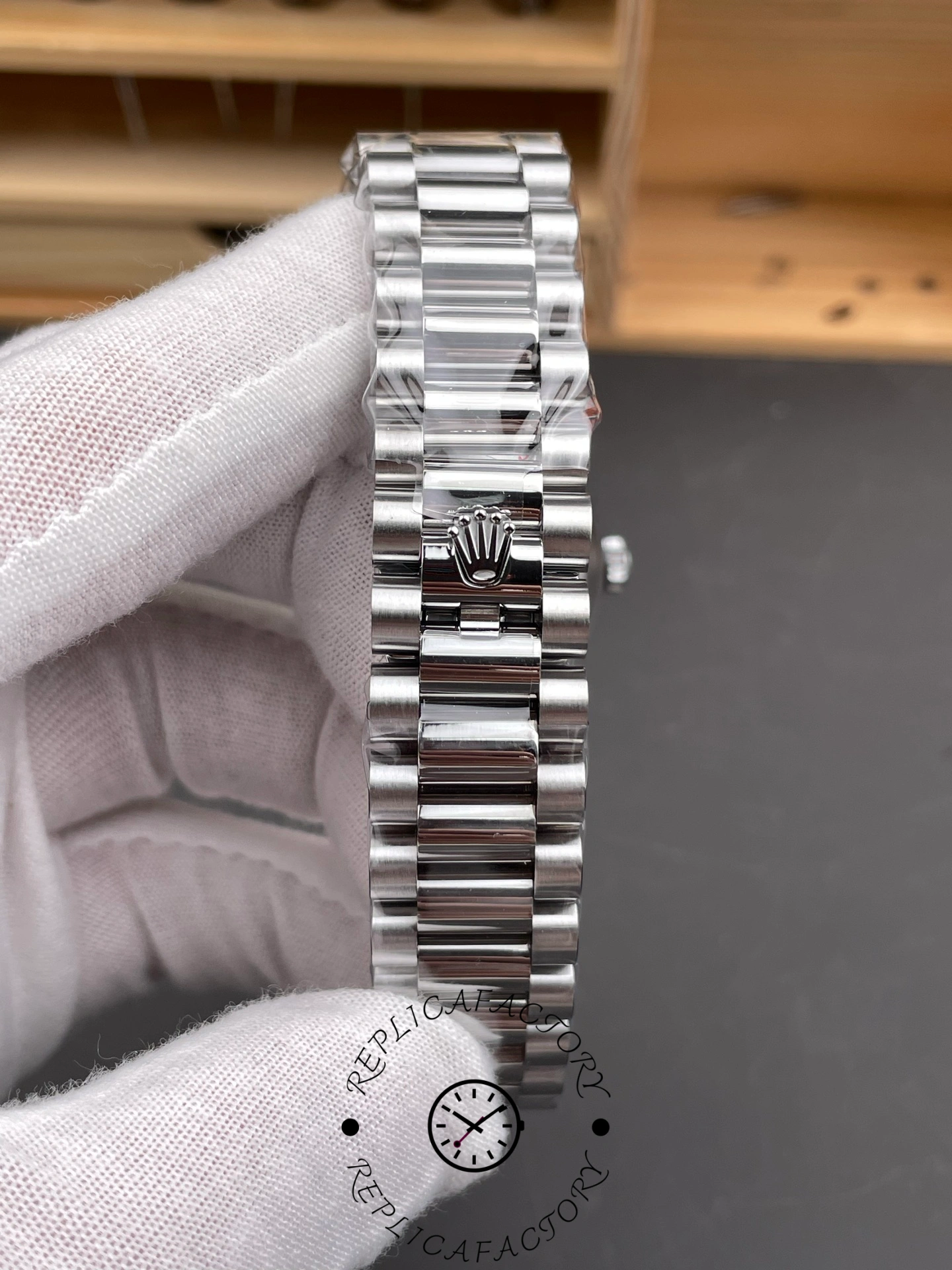 Rolex Day Date 36 Turquoise Diamond-Set Roman Dial 128236 0011