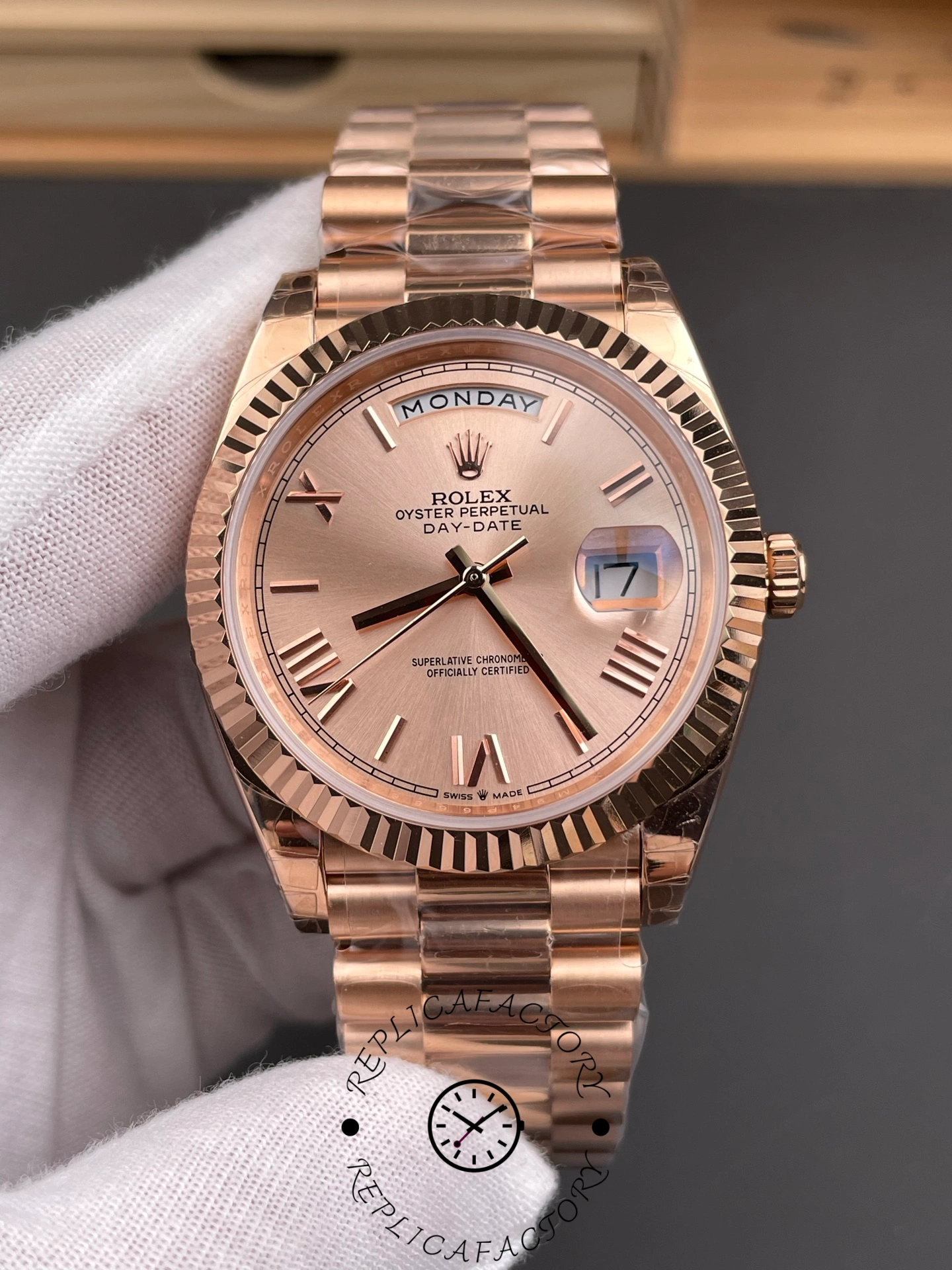 Rolex Day-Date 228235 Sundust Roman Numeral Dial Fluted Bezel 40mm Mens Replica Watch