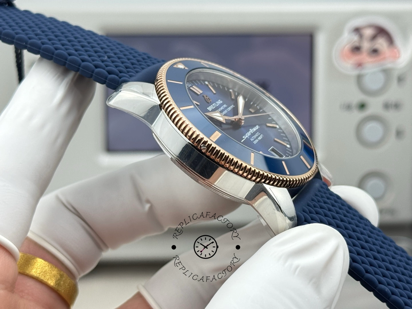 UB3112161C1S1 angled side shot, showing polished lugs, bezel teeth, and blue rubber strap.