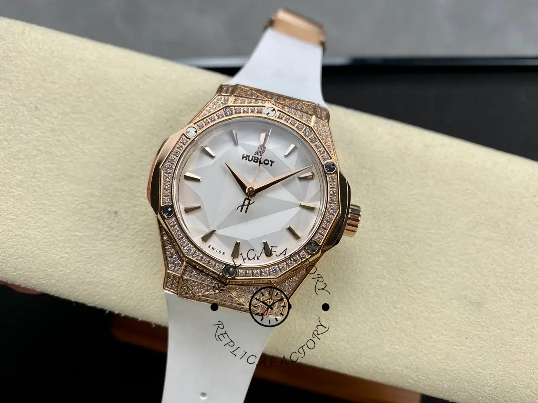 Hublot Classic Fusion 550.OS.2200.RW.1604.ORL20 40mm