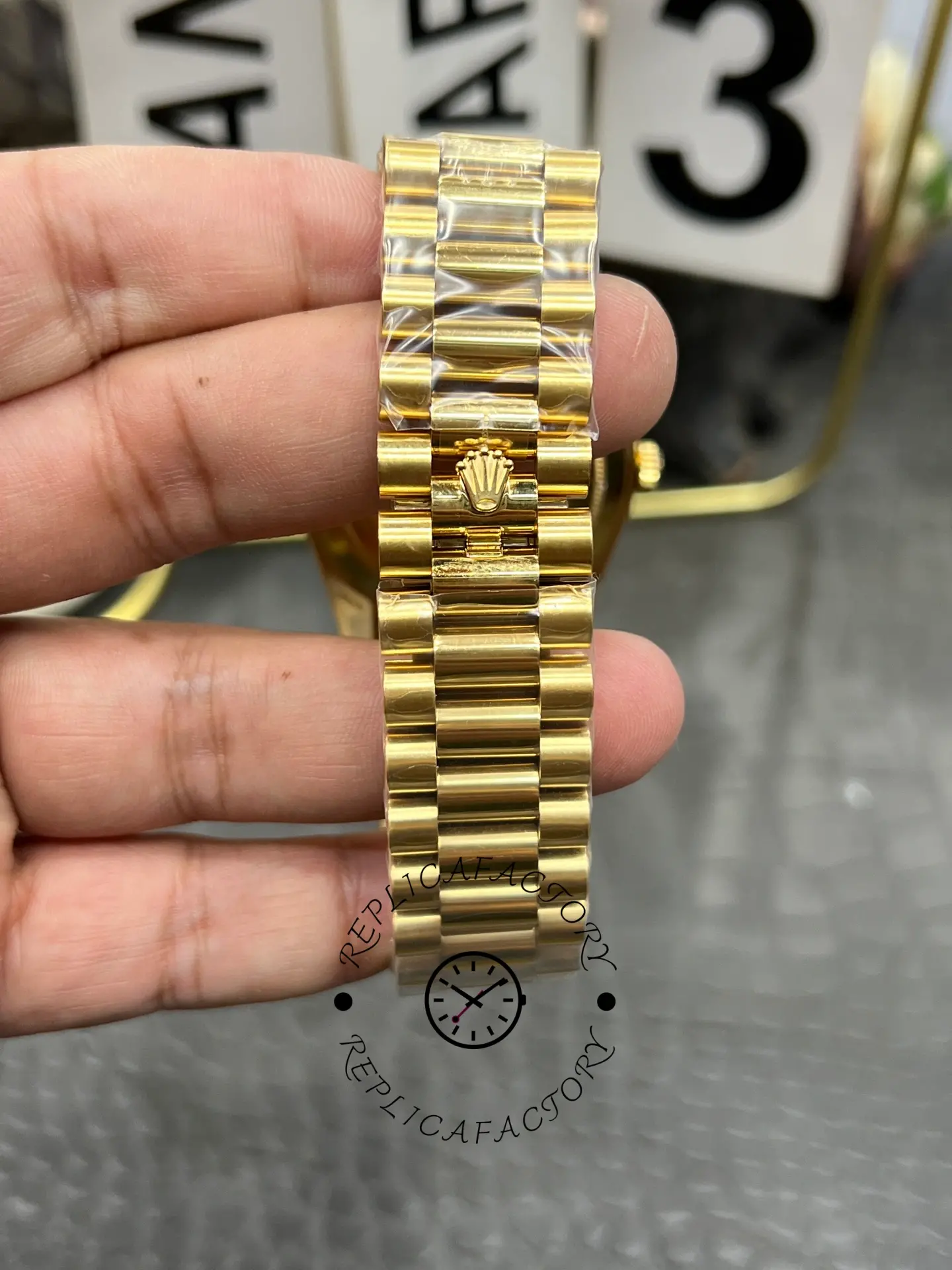 Rolex Day Date 40 18K Yellow Gold Green Dial Diamond Bezel M228348RBR 0040 Men's Watch