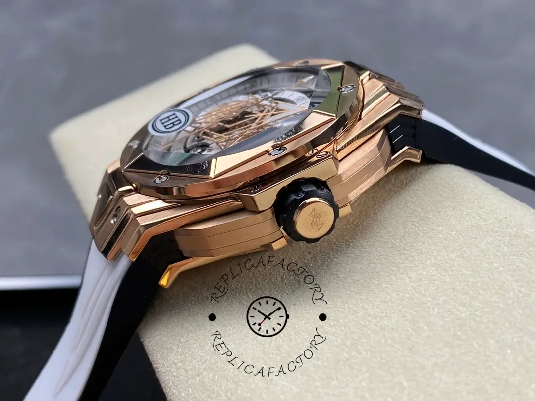 Crown-side view of Hublot 418.OX.2001.RX.MXM20 showing logo crown and case flank details.