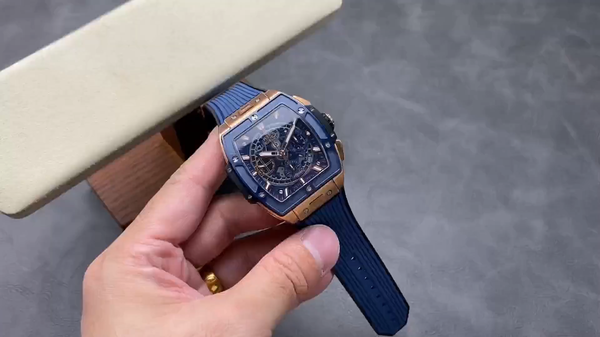 Hublot Spirit of Big Bang 642.OL.7180.RX King Gold Blue Two-Tone 1:1 Clone - Video