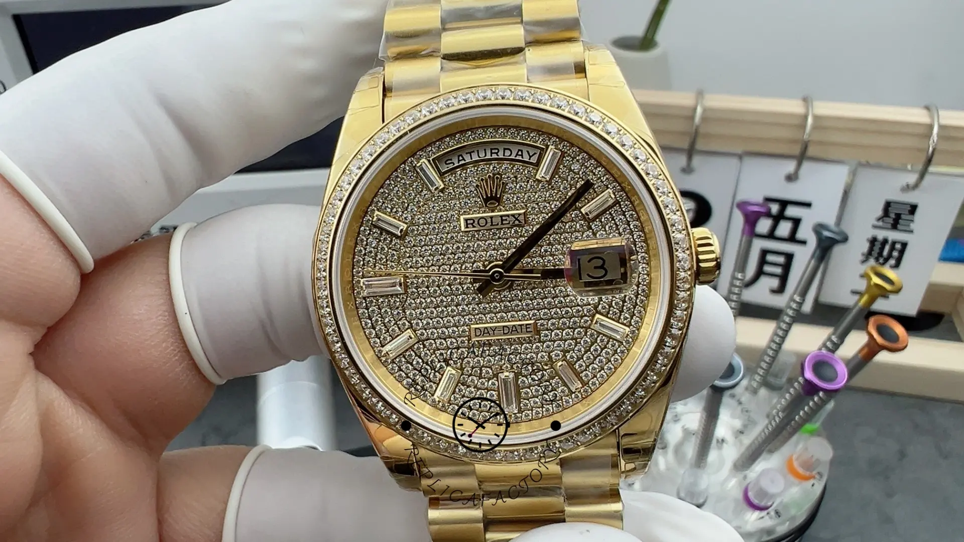 Rolex Day-Date 40 18K Yellow Gold Diamond Paved Dial Diamond m228348rbr 0037