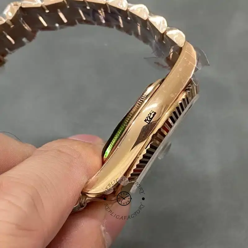 Rolex Day Date in 18 ct Everose Gold M228235 0055 40mm