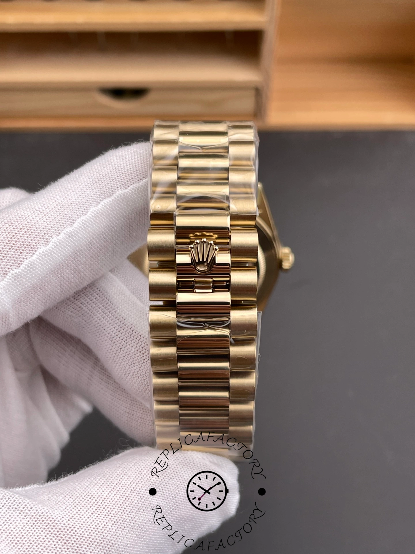 Rolex Day Date 40 Yellow Gold Green Ombre Dial M228238 0069 Replica