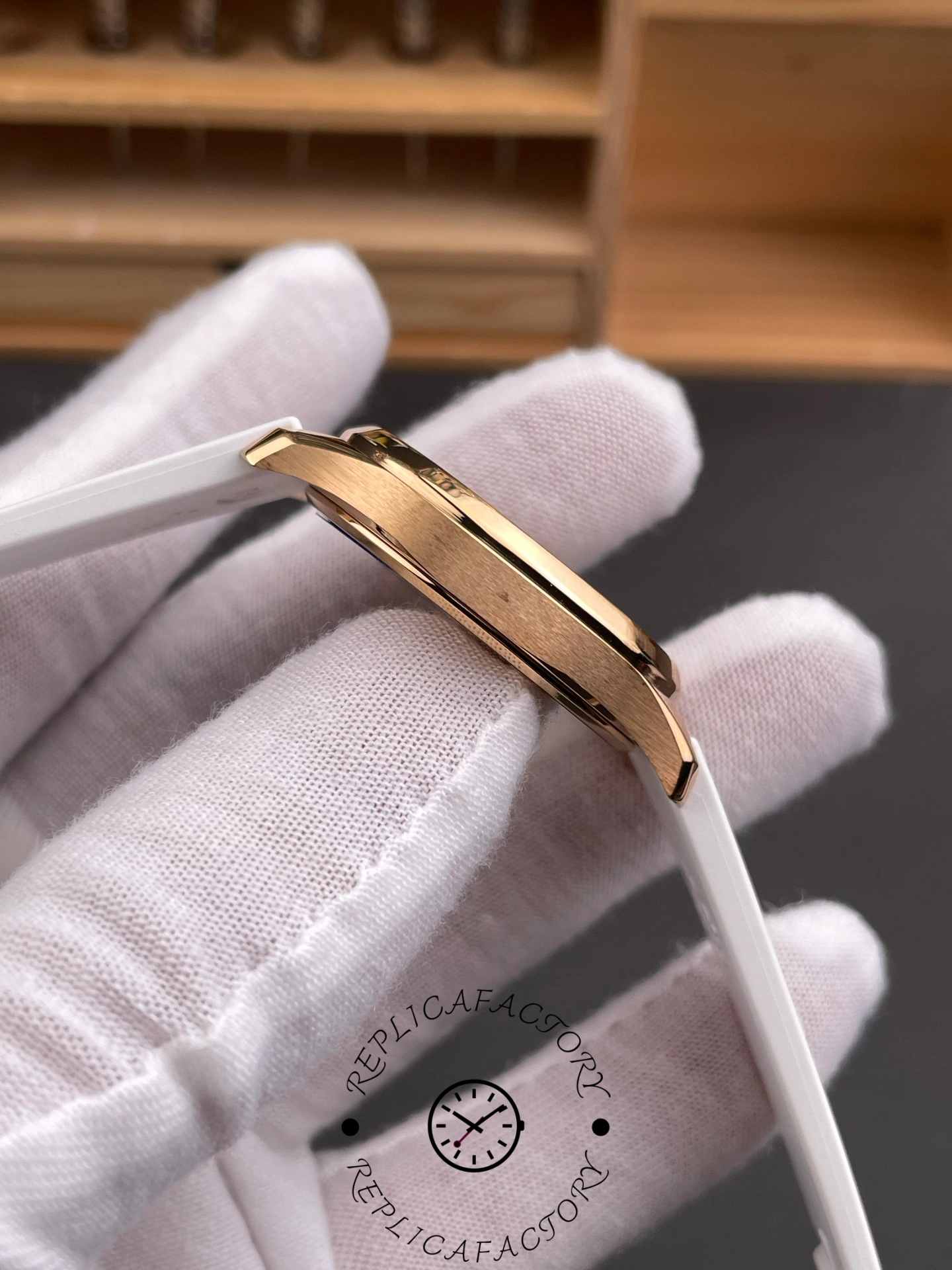 Replica Patek Philippe Aquanaut Rose Gold White Dial 5068R 010 35.6mm Lady Watch