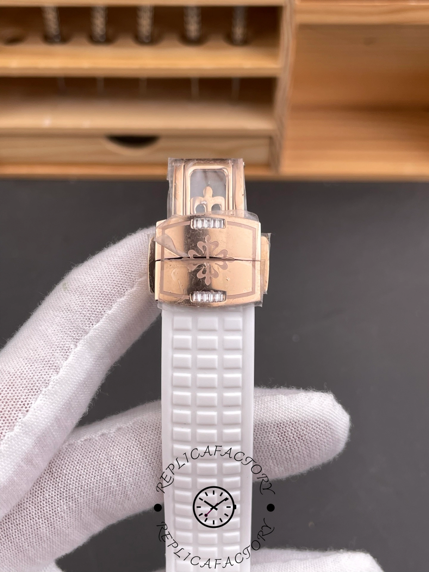 Patek Philippe Aquanaut 7968-300R-001 39.9mm