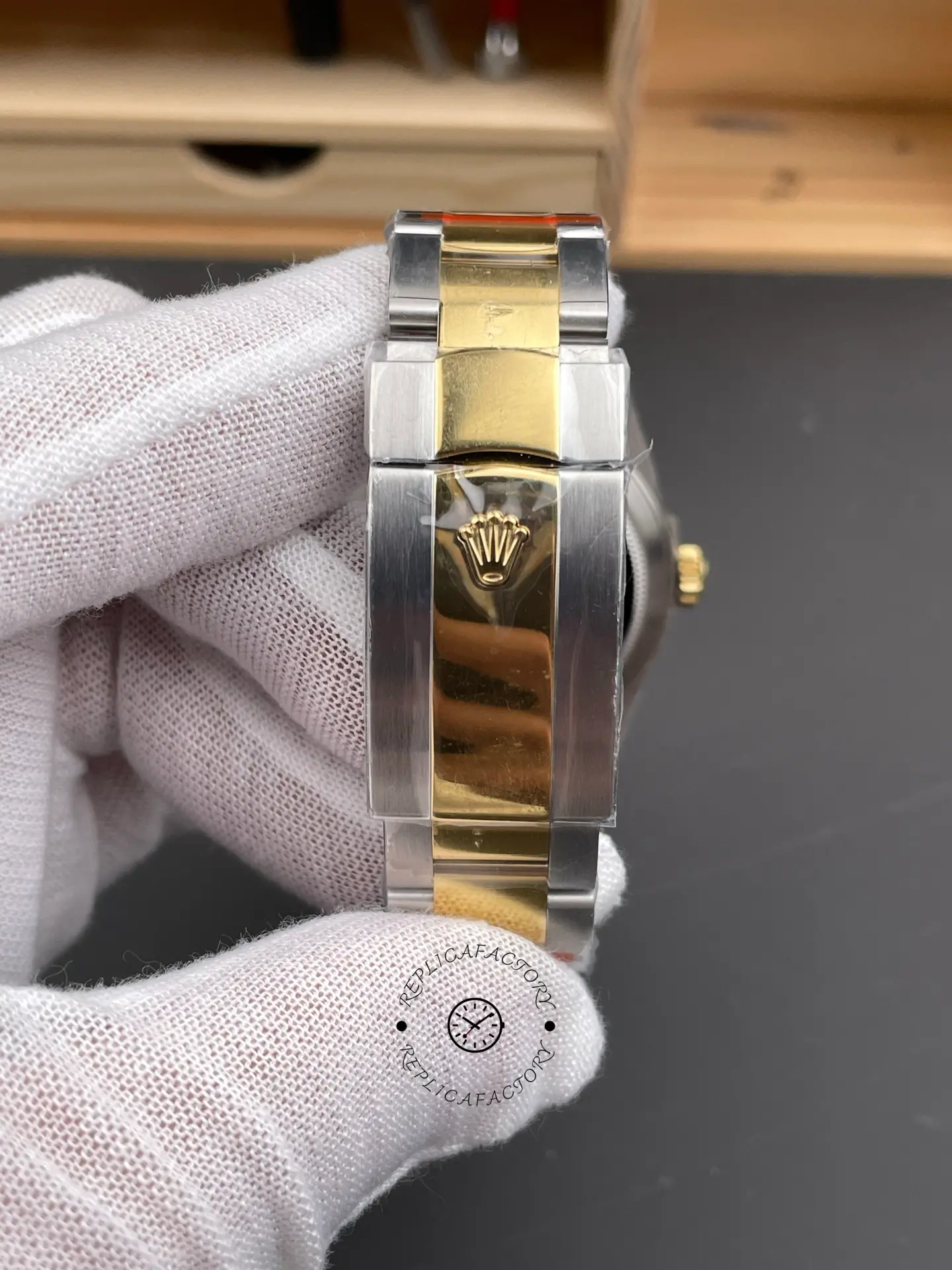 Rolex Sky Dweller 42 Oystersteel and Yellow Gold M336933 0004 Men's Watch