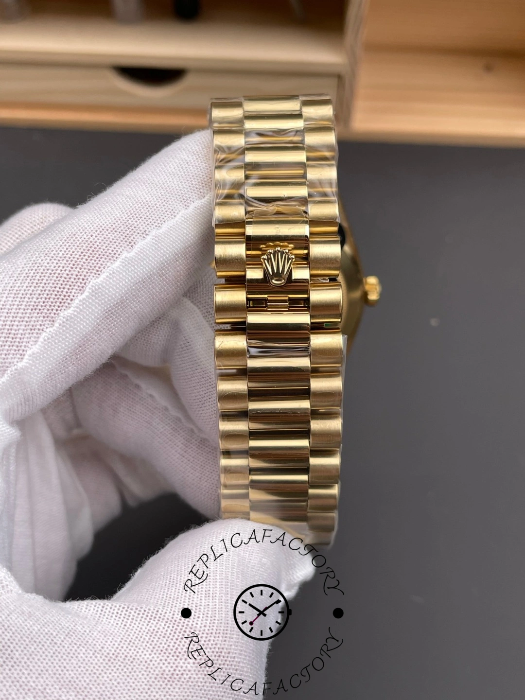 Rolex Day Date Oyster 40 mm Yellow Gold President Mother of Pearl Diamond Dial M228238 0071