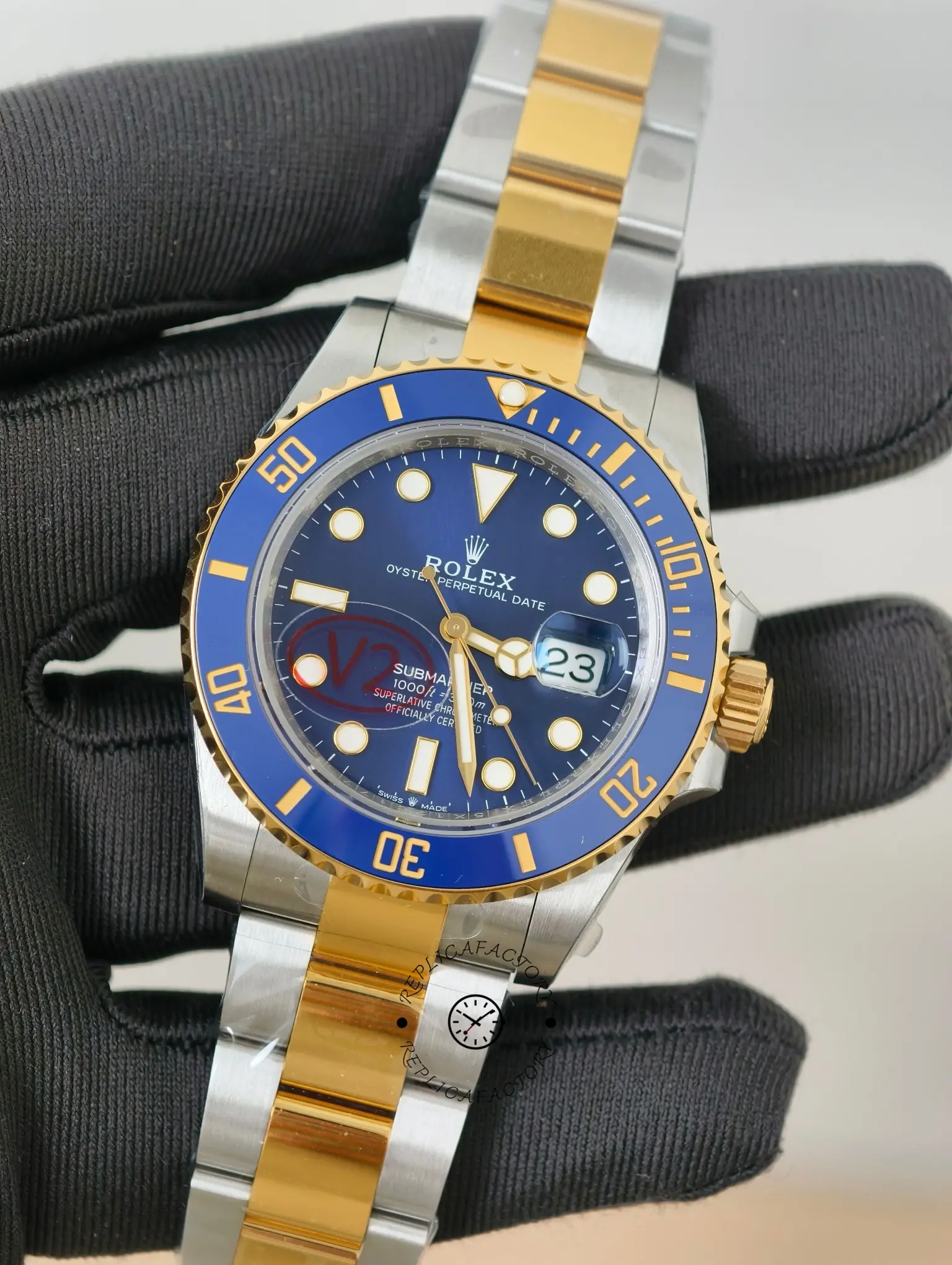 Replica Rolex Submariner Date 116613LB Two Tone Blue Dial 40mm Mens Watch