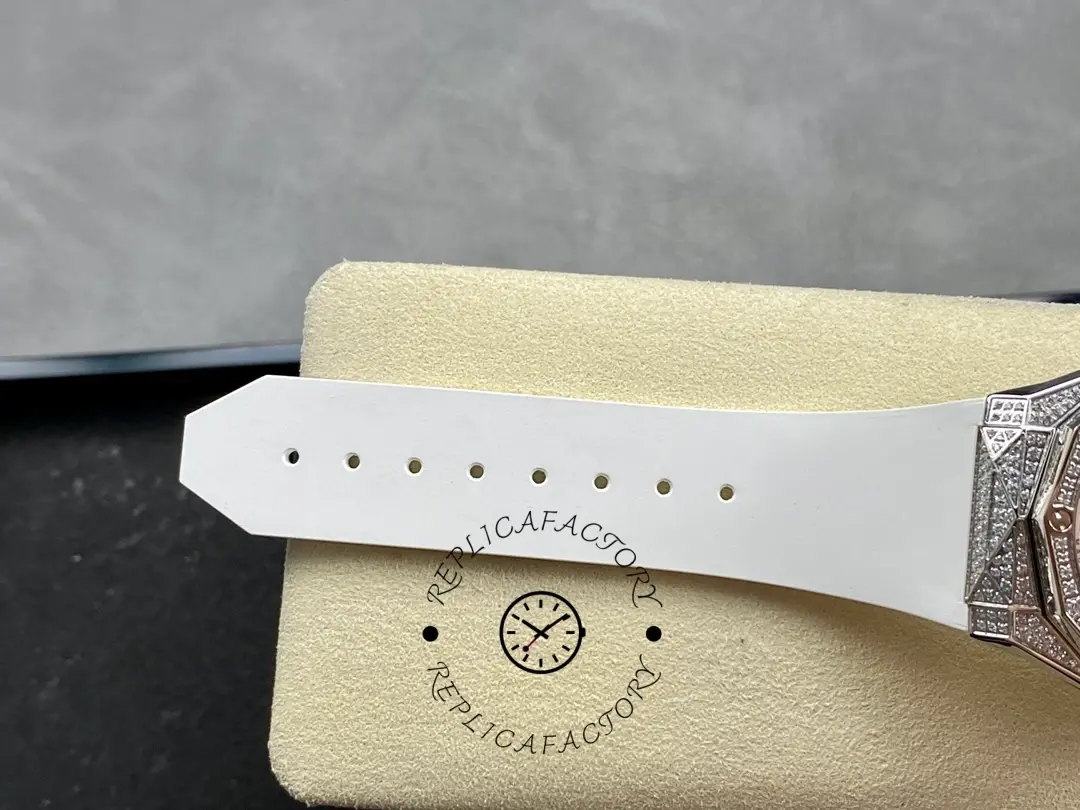 Strap holes and fit detail of Hublot Classic Fusion 550.NS.2200.RW.1604.ORL20 on display pad.