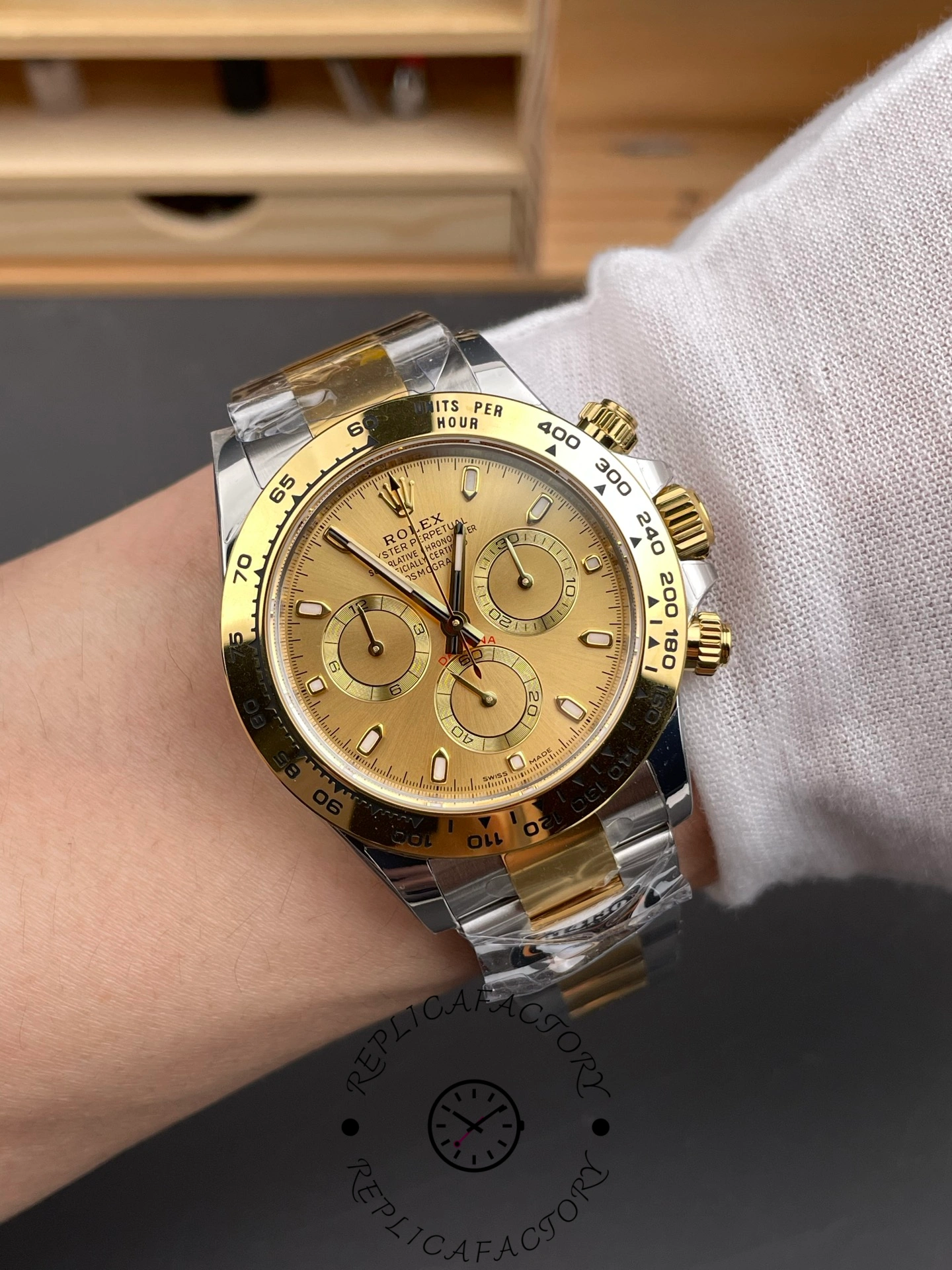 Rolex Cosmograph Daytona 116503 Champagne Index Dial 40MM Mens Replica Watch
