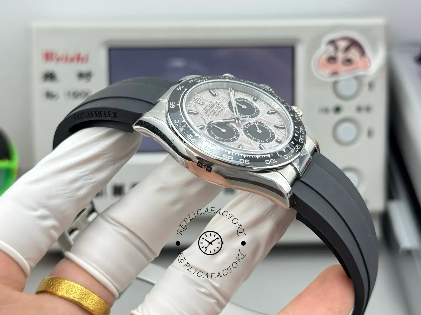 Side profile of Rolex Daytona 116519 showing case curve, bezel edge, and Oysterflex strap.