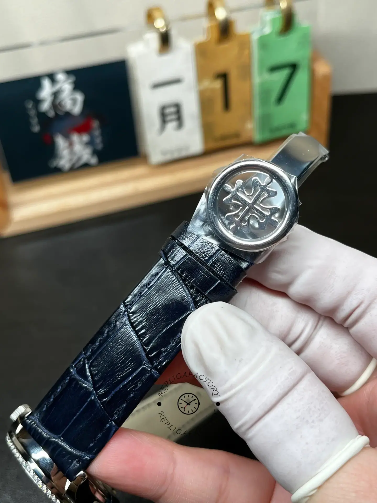 1:1 Clone Patek Philippe Complications Annual Calendar Diamond-Set Dark Blue Dial 5147G-001