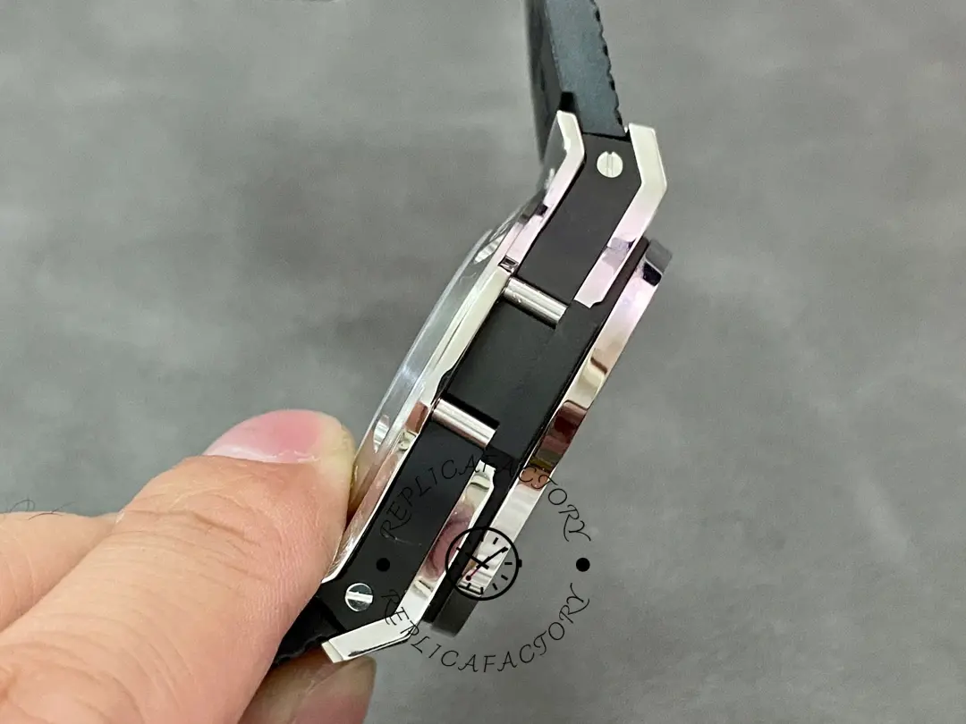 Side profile of Hublot Big Bang 301.SB.131.RX showing case thickness profile and strap fit.