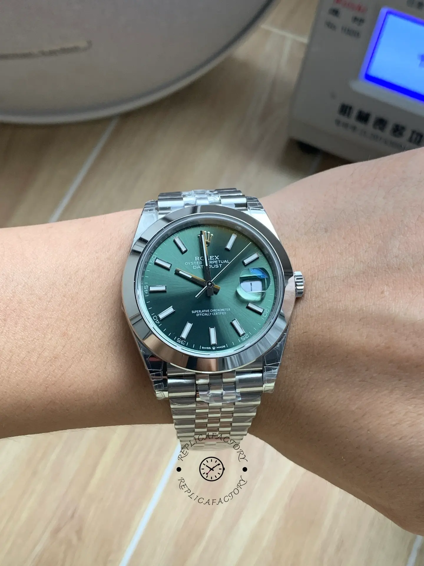 Rolex DateJust 41mm m126300 0020 Oystersteel Jubilee Mint Green Dial