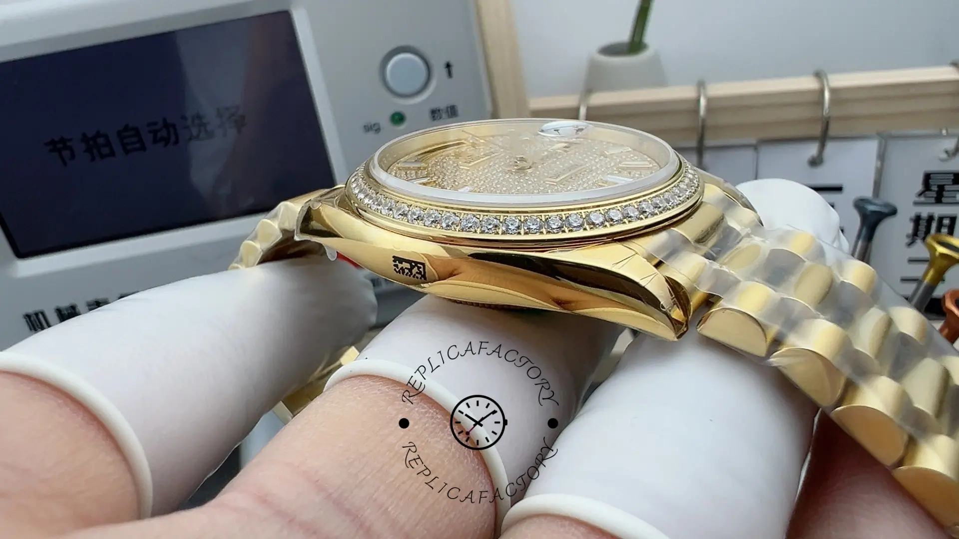 Rolex Day-Date 40 18K Yellow Gold Diamond Paved Dial Diamond m228348rbr 0037