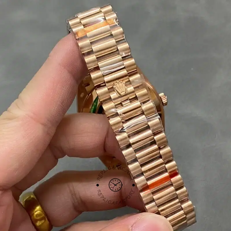 Rolex Day Date in 18 ct Everose Gold M228235 0055 40mm