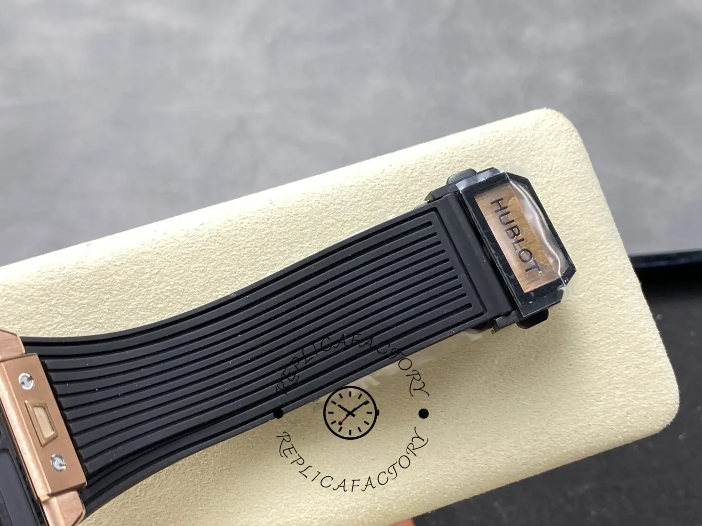 Strap close-up of Hublot 642.OM.0180.RX showing ribbed black rubber strap and deployant buckle engraving.