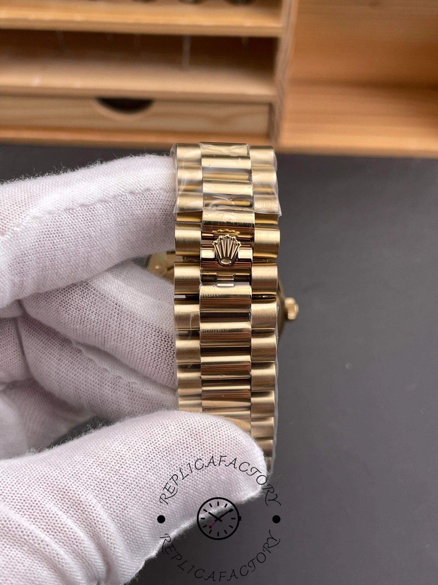 Rolex Day Date 40 18K Yellow Gold Green Dial Diamond Bezel M228348RBR 0040 Men's Watch