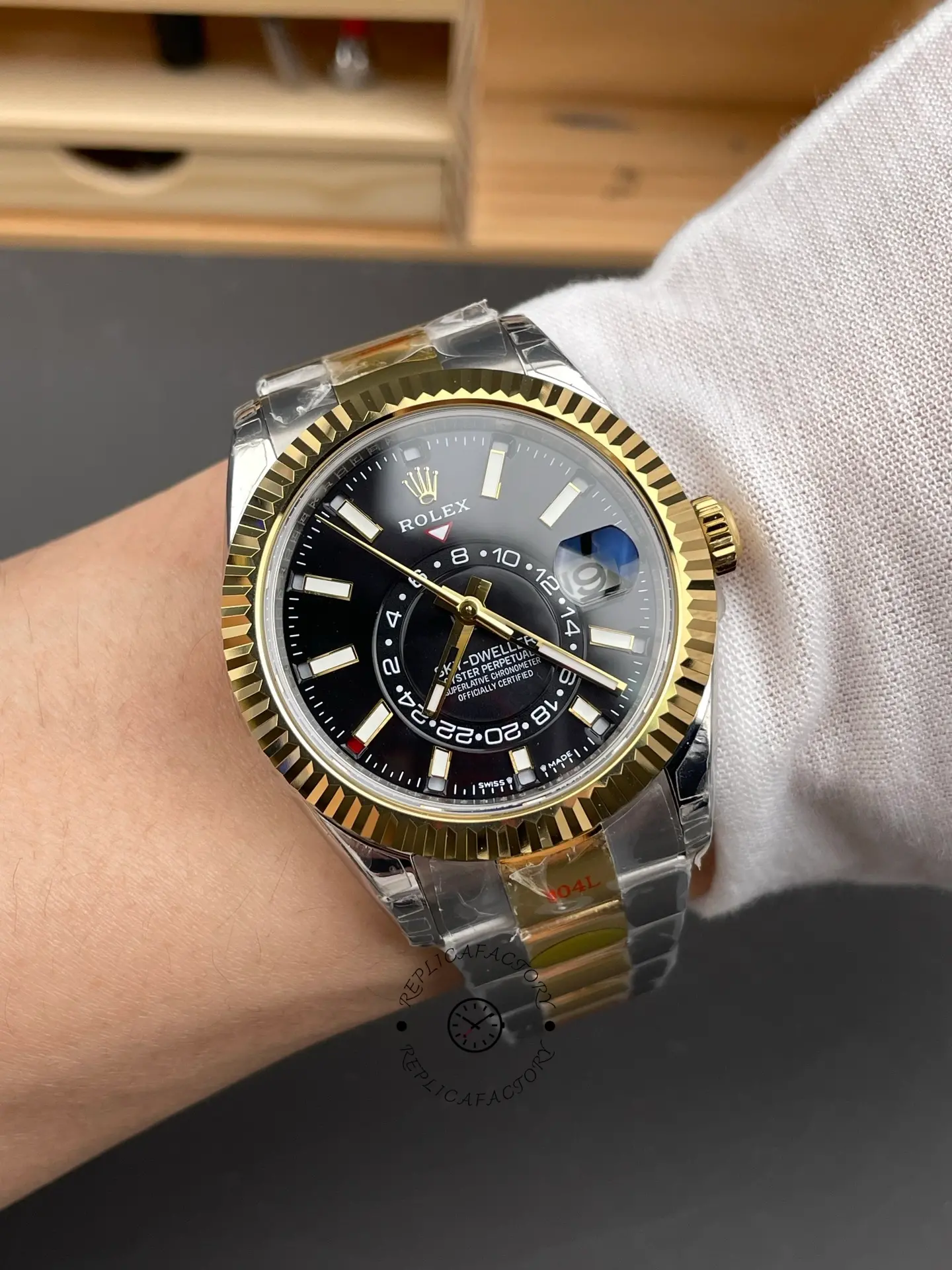 Rolex Sky Dweller 42 Oystersteel and Yellow Gold M336933 0004 Men's Watch