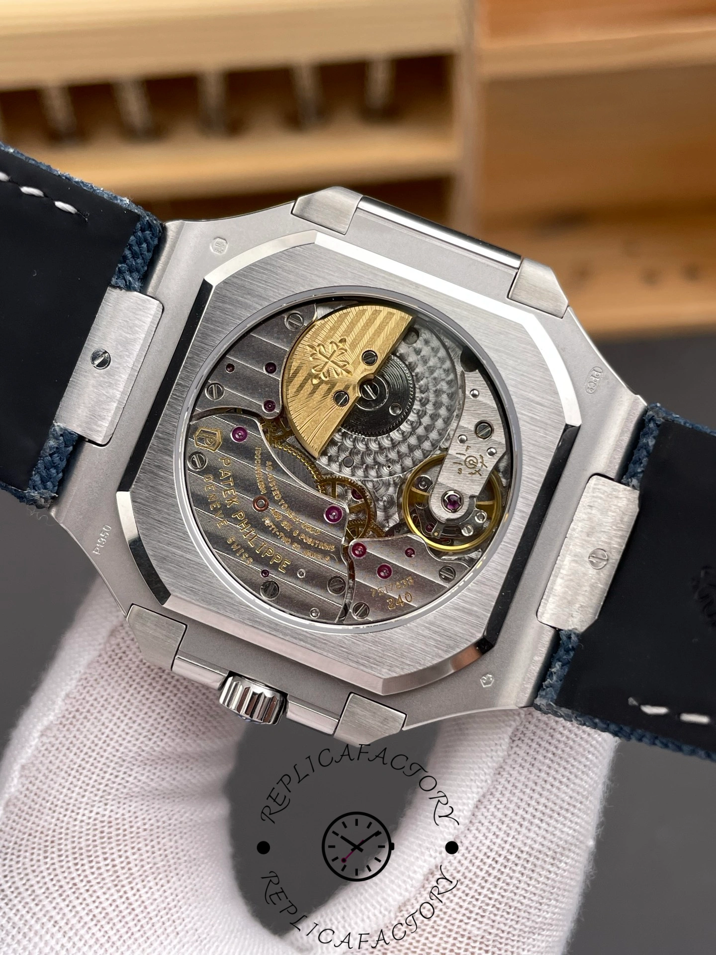 Patek Philippe Cubitus Platinum 5822P 001